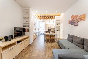 Smart TV, reproductor de DVD, libros, biblioteca de música