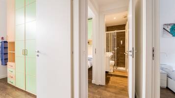 3 chambres, coffres-forts dans les chambres, bureau