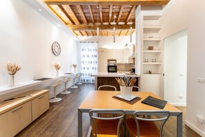 Dining - About Colosseo – Apartment at the Colosseum in the heart of Rome – Free Wi-Fi (Roma)