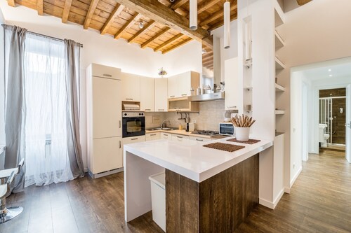 About Colosseo - Apartment at the Colosseum in the Heart of Rome - Free WiFi