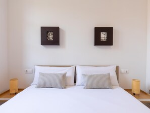 2 chambres, fer et planche à repasser, accès Internet, draps fournis