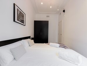 3 chambres, fer et planche à repasser, accès Internet, draps fournis