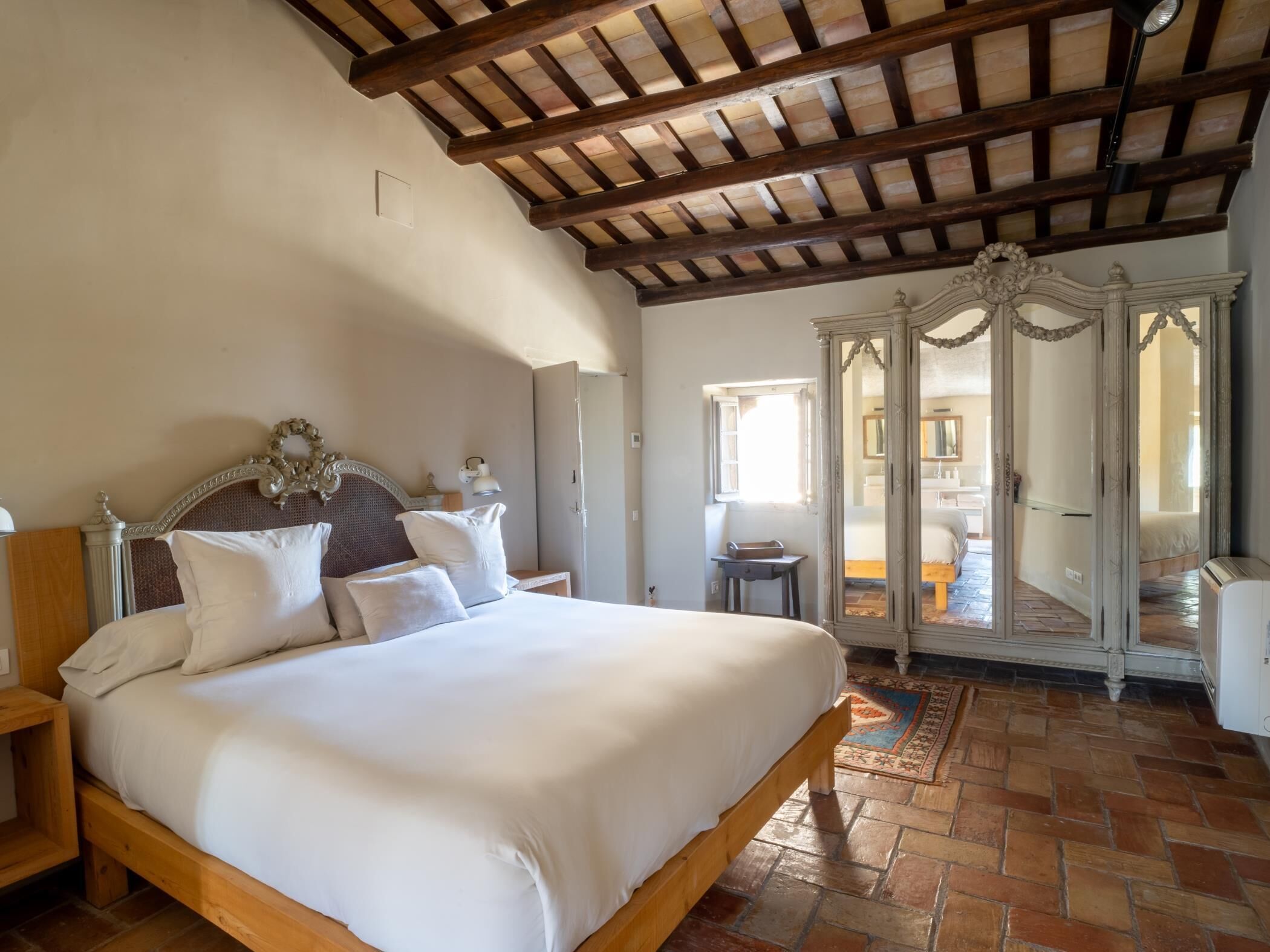 4 slaapkamers, een strijkplank/strijkijzer, internet, beddengoed