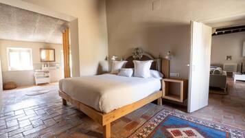 4 slaapkamers, een strijkplank/strijkijzer, internet, beddengoed