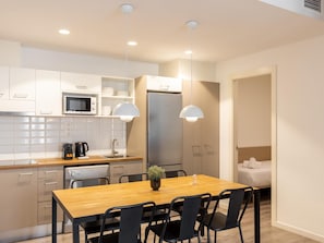 Fridge, microwave, dishwasher, coffee/tea maker