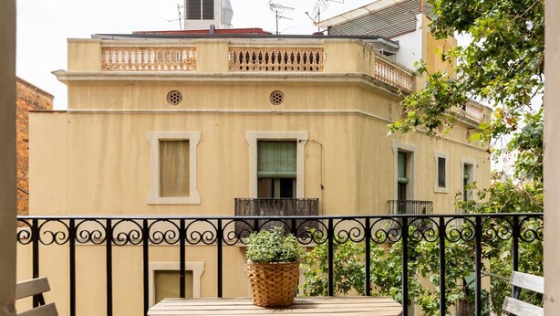 Outdoor dining - DELUXE THREE BEDROOM APARTMENT (Barcelona)