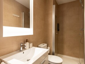 Hair dryer, towels