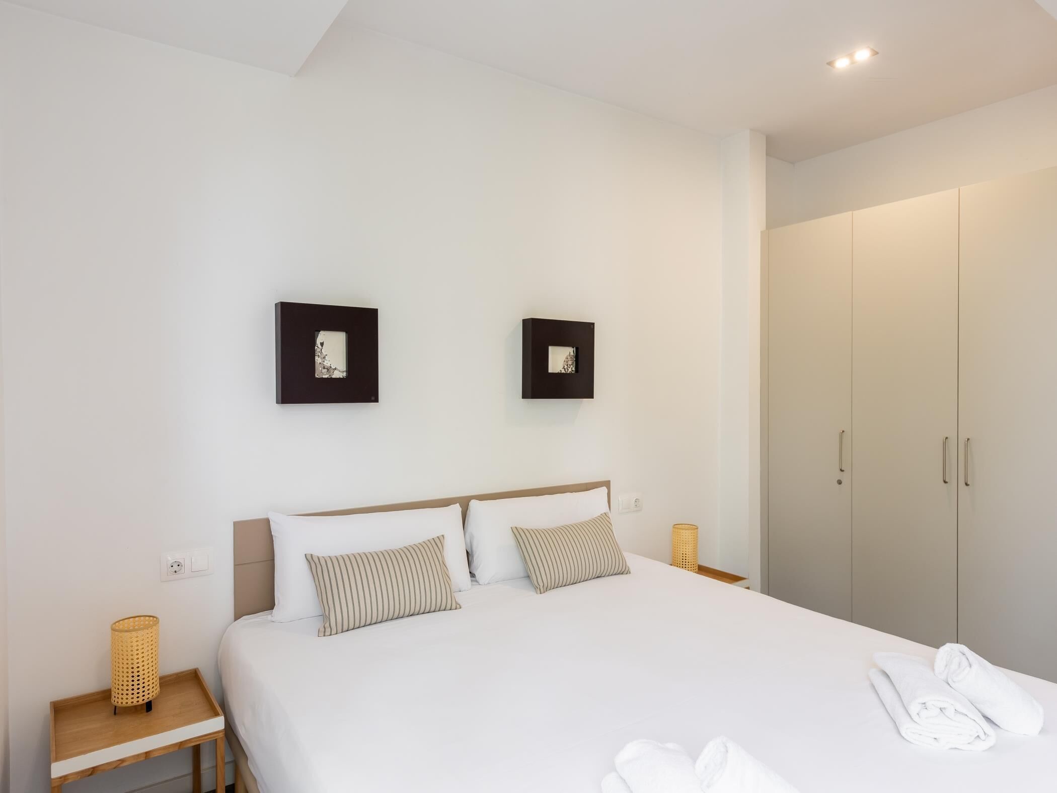 3 slaapkamers, een strijkplank/strijkijzer, internet, beddengoed