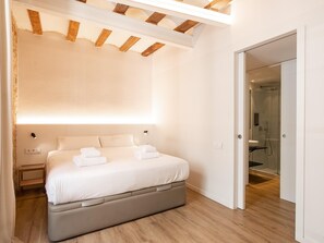 1 bedroom, iron/ironing board, Internet, bed sheets - Premium One bedroom Apartment (Barcelona)