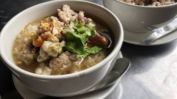 Desayuno de cocina local (THB 150 por persona)