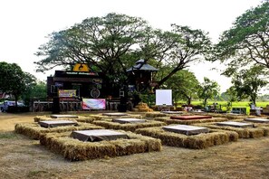 Breakfast, lunch and dinner served - Rai Lam Poo Farm and Camping Resort (Nakhon Sawan)