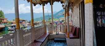 Shiraz Deluxe Houseboat