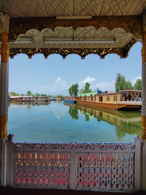 View from property - Shiraz Deluxe Houseboat (Srinagar)