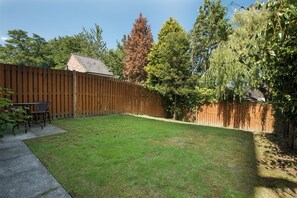 Outdoor dining - Toast Lettings | Kirkwood Drive - perfect for people visiting/ working in Durham (Durham)