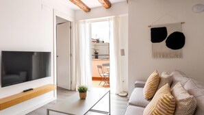 TV - Penthouse Apartment with terrace (Barcelona)
