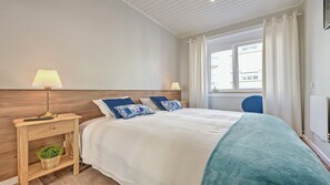 2 bedrooms, iron/ironing board, free WiFi, bed sheets