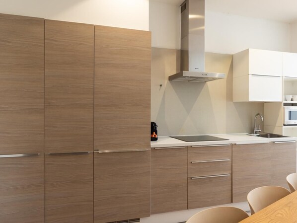 Fridge, microwave, dishwasher, coffee/tea maker