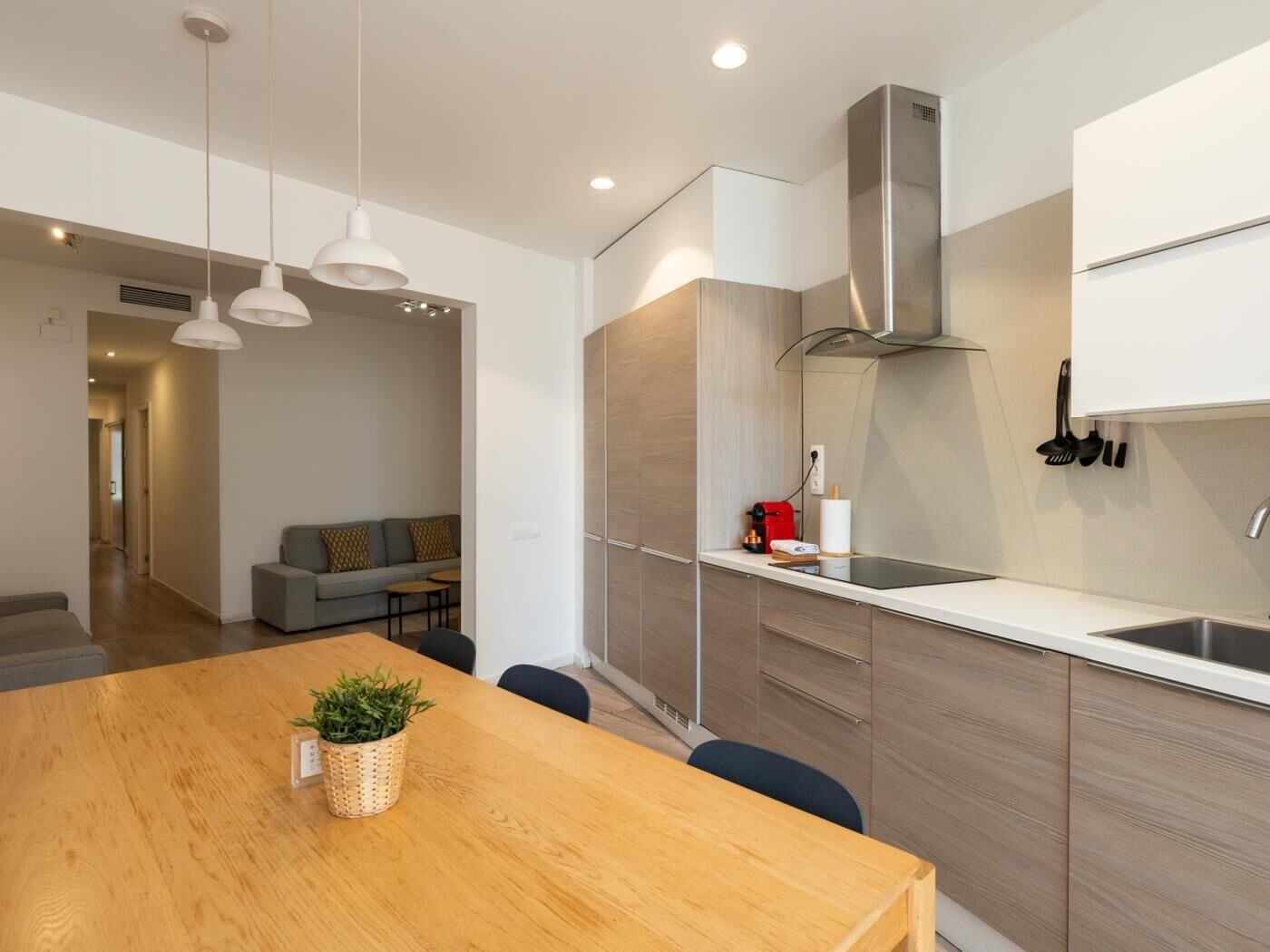 Coffee/tea maker, fridge, microwave, dishwasher