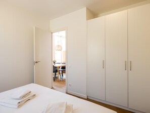 2 chambres, fer et planche à repasser, accès à Internet, literie fournie