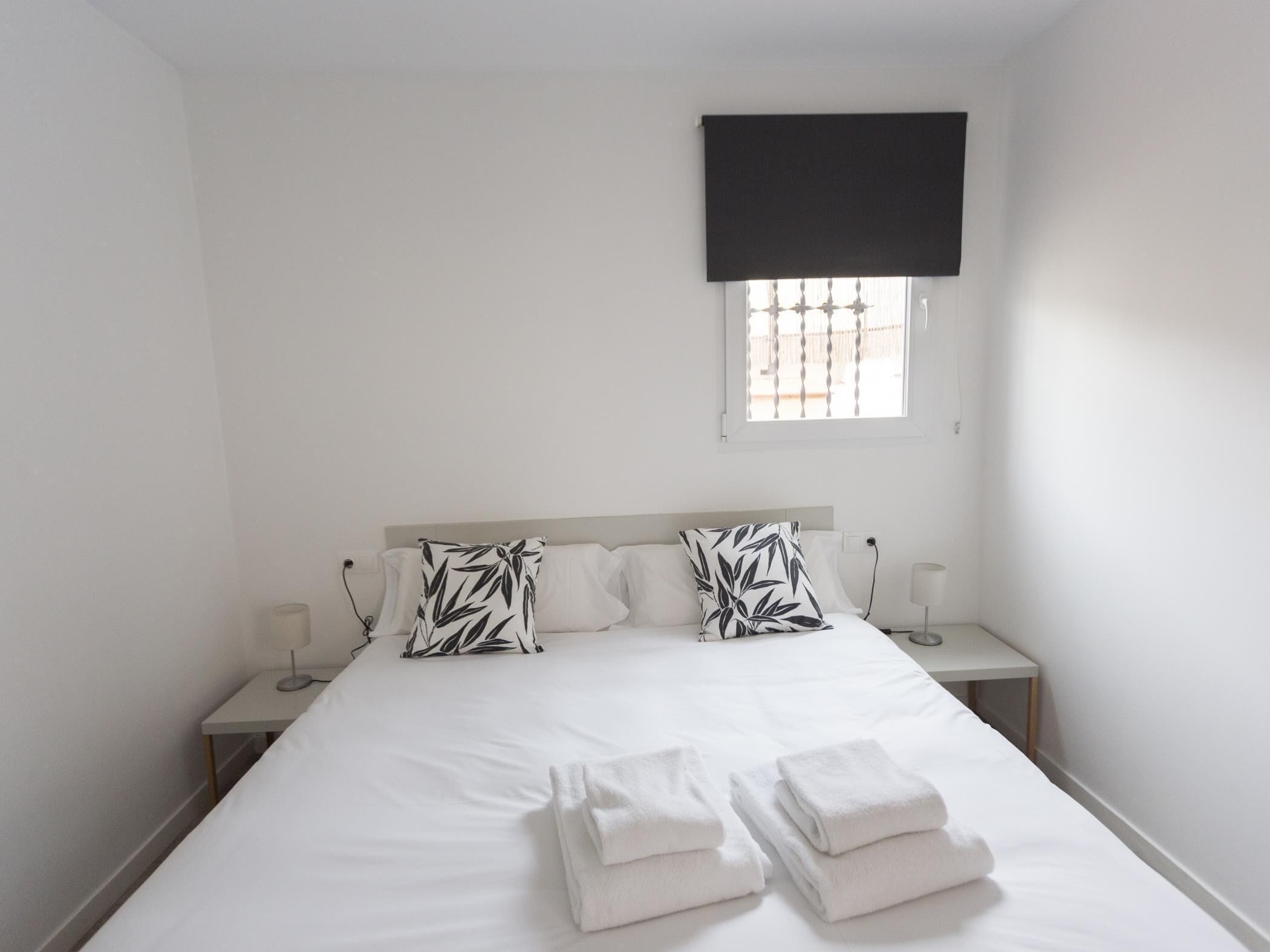 2 slaapkamers, een strijkplank/strijkijzer, internet, beddengoed