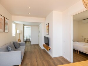 2 bedrooms, iron/ironing board, internet, bed sheets - Penthouse Apartment with terrace (Barcelona)
