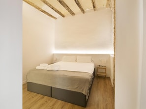 1 habitación, tabla de planchar con plancha, internet y ropa de cama 