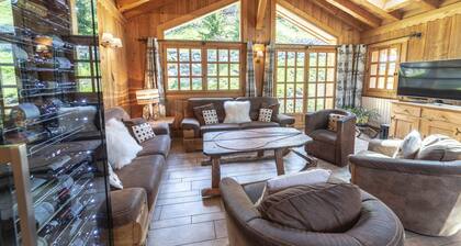 Wunderbares Ferienhaus mit Dienstleistungen im Zentrum von Méribel. (2 min von den Pisten)