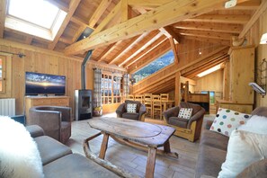 Fernseher, Kamin, DVD-Player, Stereoanlage