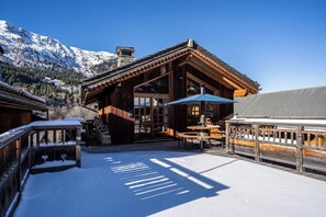 Outdoor dining - Wonderful cottage with services in the center of Méribel. (2 min from the slopes) (Méribel)