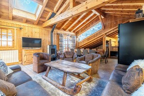 TV, fireplace, DVD player, stereo