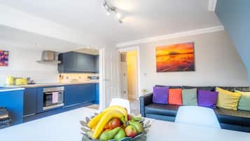 Kühlschrank, Mikrowelle, Geschirrspüler, Toaster