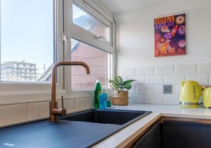 Fridge, microwave, dishwasher, toaster - Brunswick Fab Pad | By My Getaways (Hove)