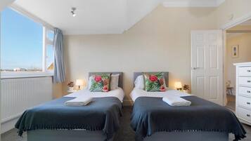 3 bedrooms, iron/ironing board, free WiFi, bed sheets