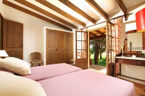 6 chambres, fer et planche à repasser, Wi-Fi gratuit, draps fournis