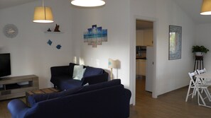 Fernseher, Kamin, Bücher