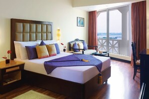 1 bedroom, premium bedding, in-room safe, desk