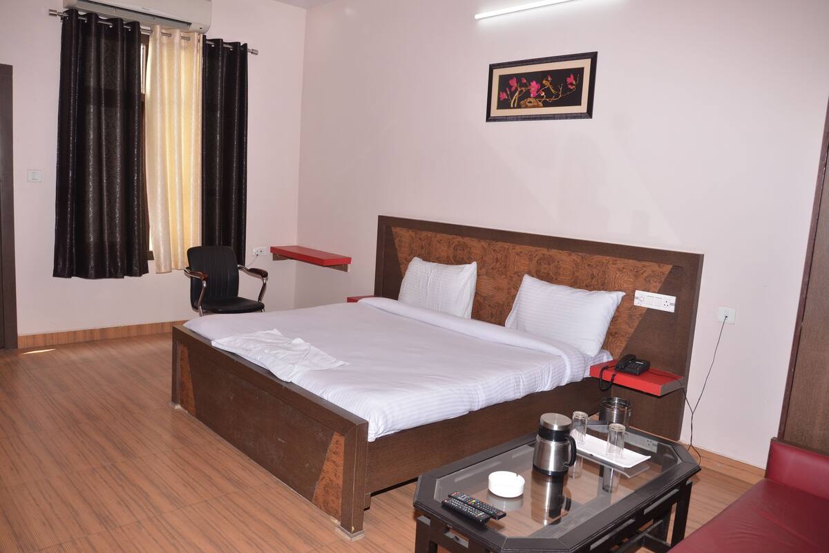 1 bedroom, premium bedding, in-room safe, desk