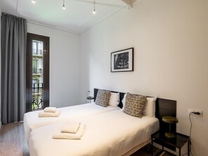 3 habitaciones, tabla de planchar con plancha, internet y ropa de cama