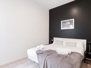 3 habitaciones, tabla de planchar con plancha, internet y ropa de cama 