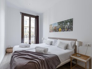 4 dormitoris, planxa i posts de planxar i internet gratuïta 