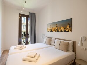 4 bedrooms, iron/ironing board, free Internet, bed sheets