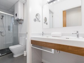 Hair dryer, towels - SUPERIOR 4 BEDROOM APARTMENT (Barcelona)