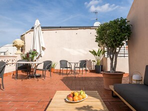 Outdoor dining - SUPERIOR 4 BEDROOM APARTMENT (Barcelona)