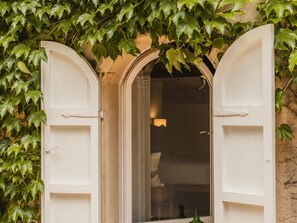 Exterior detail - House Casa de les Voltes (Peratallada)
