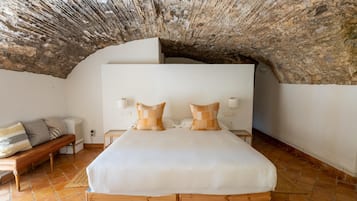 3 slaapkamers, een strijkplank/strijkijzer, internet, beddengoed