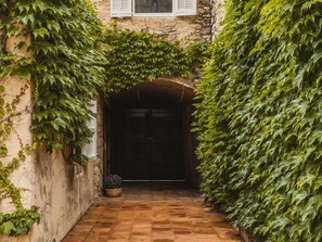 Exterior detail - House Casa de les Voltes (Peratallada)