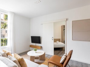 3 slaapkamers, een strijkplank/strijkijzer, internet, beddengoed