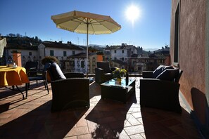 Outdoor dining - Three bedrooms apt. F in a Old Pasta factory with shared pool (Greve in Chianti)