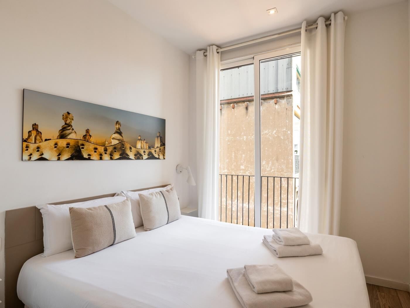 4 bedrooms, iron/ironing board, Internet, bed sheets
