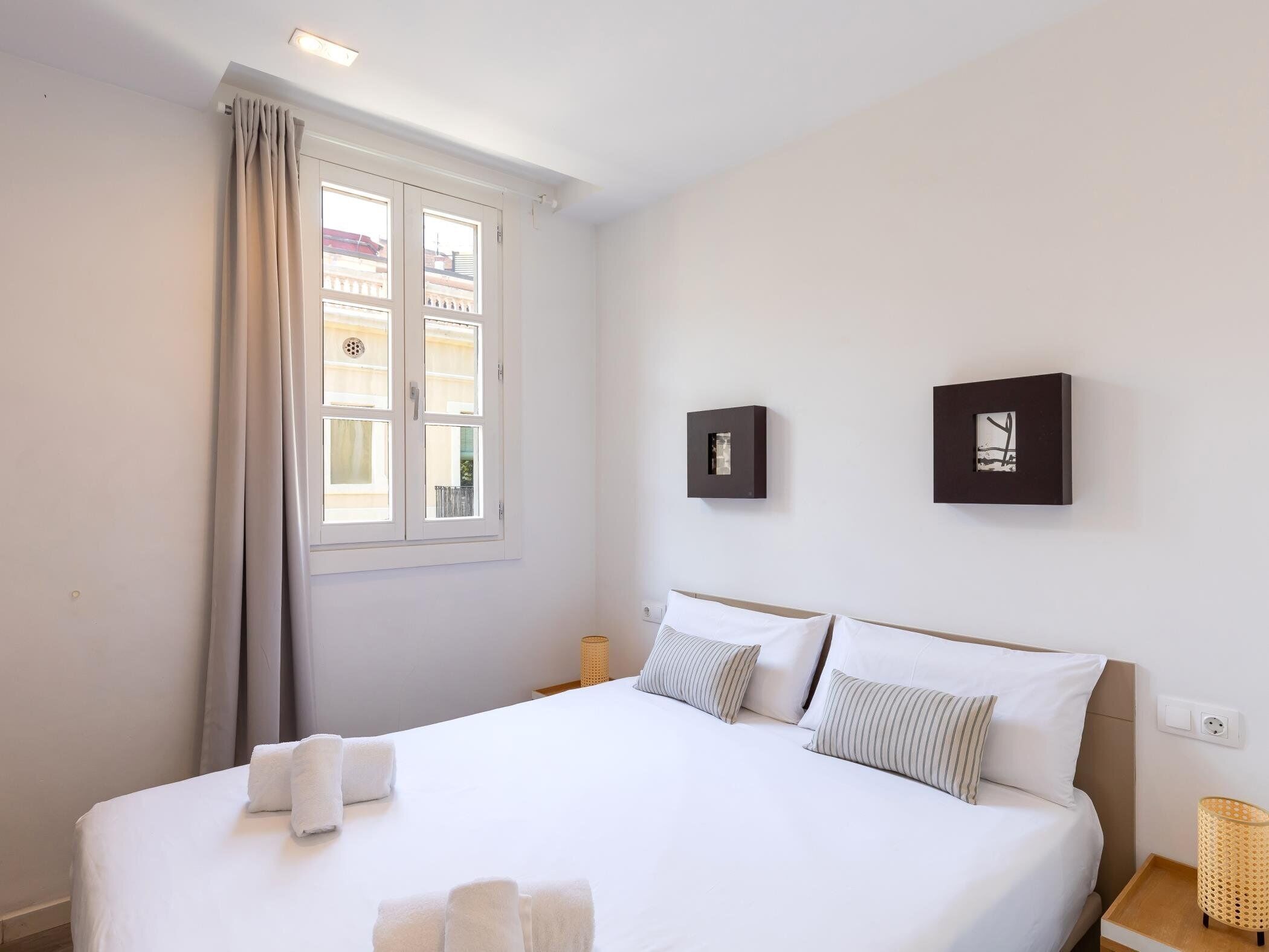 2 slaapkamers, een strijkplank/strijkijzer, internet, beddengoed